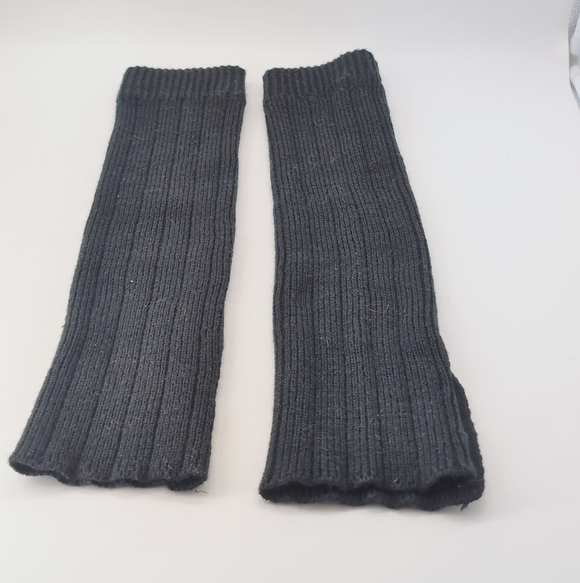 Black Ribbed Arm Warmers with Button Detail Steve Madden - Picture 3 of 4